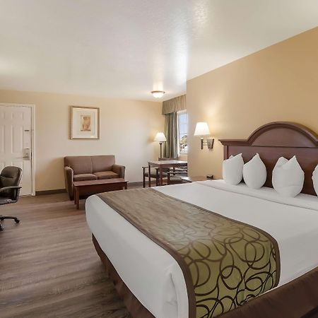 Surestay Hotel By Best Western פרנלי מראה חיצוני תמונה